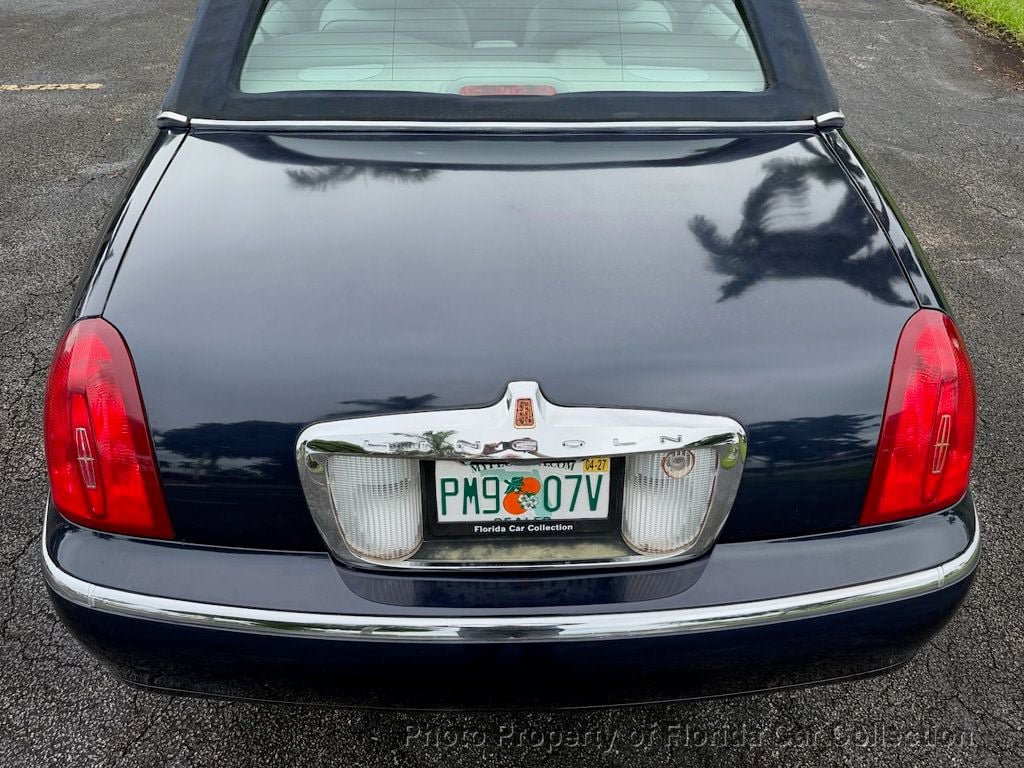Used 1999 Lincoln Town Car Signature RWD image 18