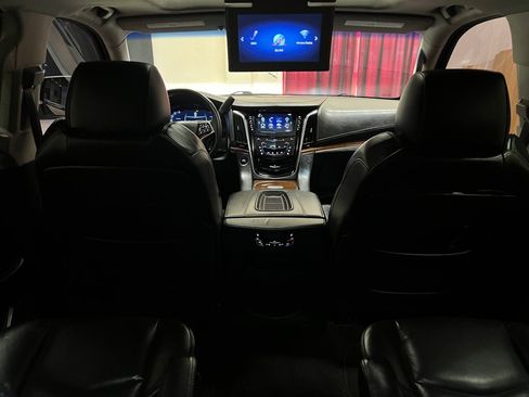 Used 2018 Cadillac Escalade Luxury RWD image 25