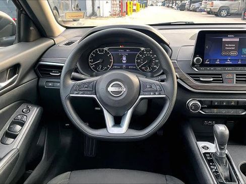 Certified 2025 Nissan Altima 2.5 SV image 6