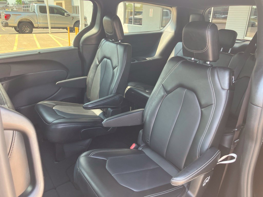 Used 2025 Chrysler Pacifica Select FWD image 23