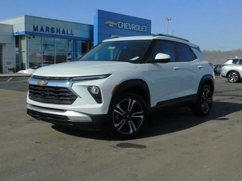 Used 2024 Chevrolet TrailBlazer LT w/ LT Cold Weather Package FWD image 2