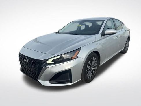 Used 2023 Nissan Altima 2.5 SV FWD image 1