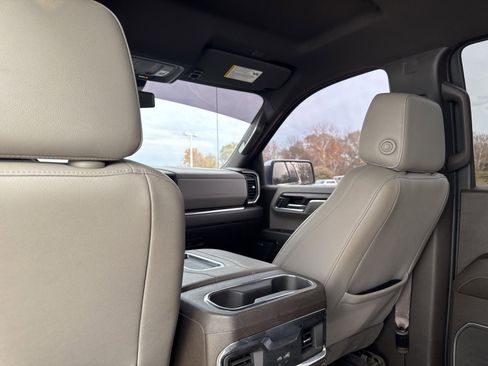 Used 2022 GMC Sierra 1500 SLT w/ SLT Convenience Package image 21