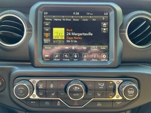 Used 2023 Jeep Wrangler Unlimited Rubicon 4xe w/ Cold Weather Group AWD/4WD image 19
