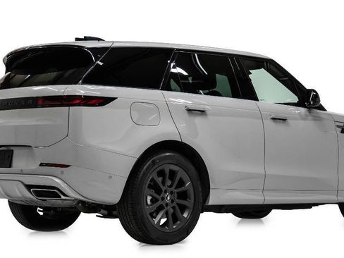 Used 2025 Land Rover Range Rover Sport Dynamic SE AWD/4WD image 3