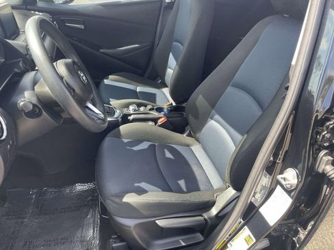 Used 2020 Toyota Yaris LE image 18