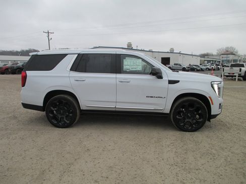 New 2026 GMC Yukon Denali w/ Denali Reserve Package image 3