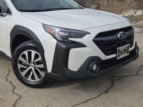 Used 2023 Subaru Outback Premium image 2