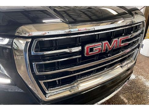 Used 2024 GMC Yukon SLT w/ SLT Luxury Package AWD/4WD image 32