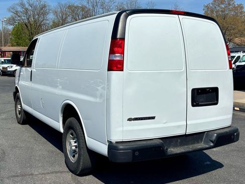Used 2020 Chevrolet Express 3500 w/ Driver Convenience Package image 8