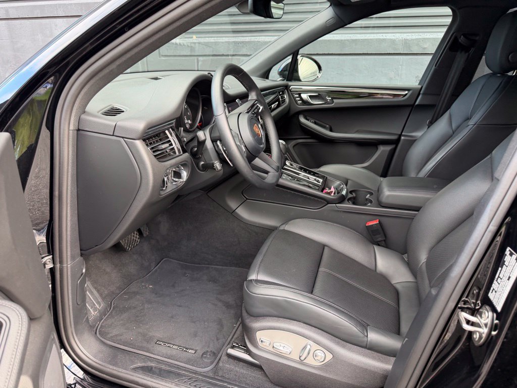 Certified 2026 Porsche Macan AWD/4WD image 4