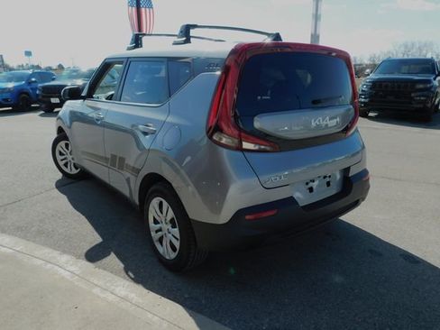 Used 2022 Kia Soul LX image 16