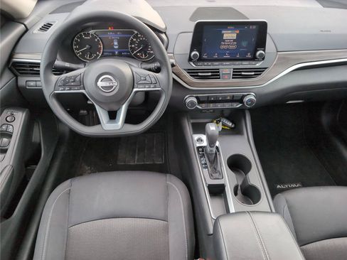 Used 2025 Nissan Altima 2.5 SV FWD image 32