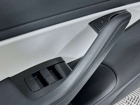 Used 2018 Tesla Model 3 Long Range image 15