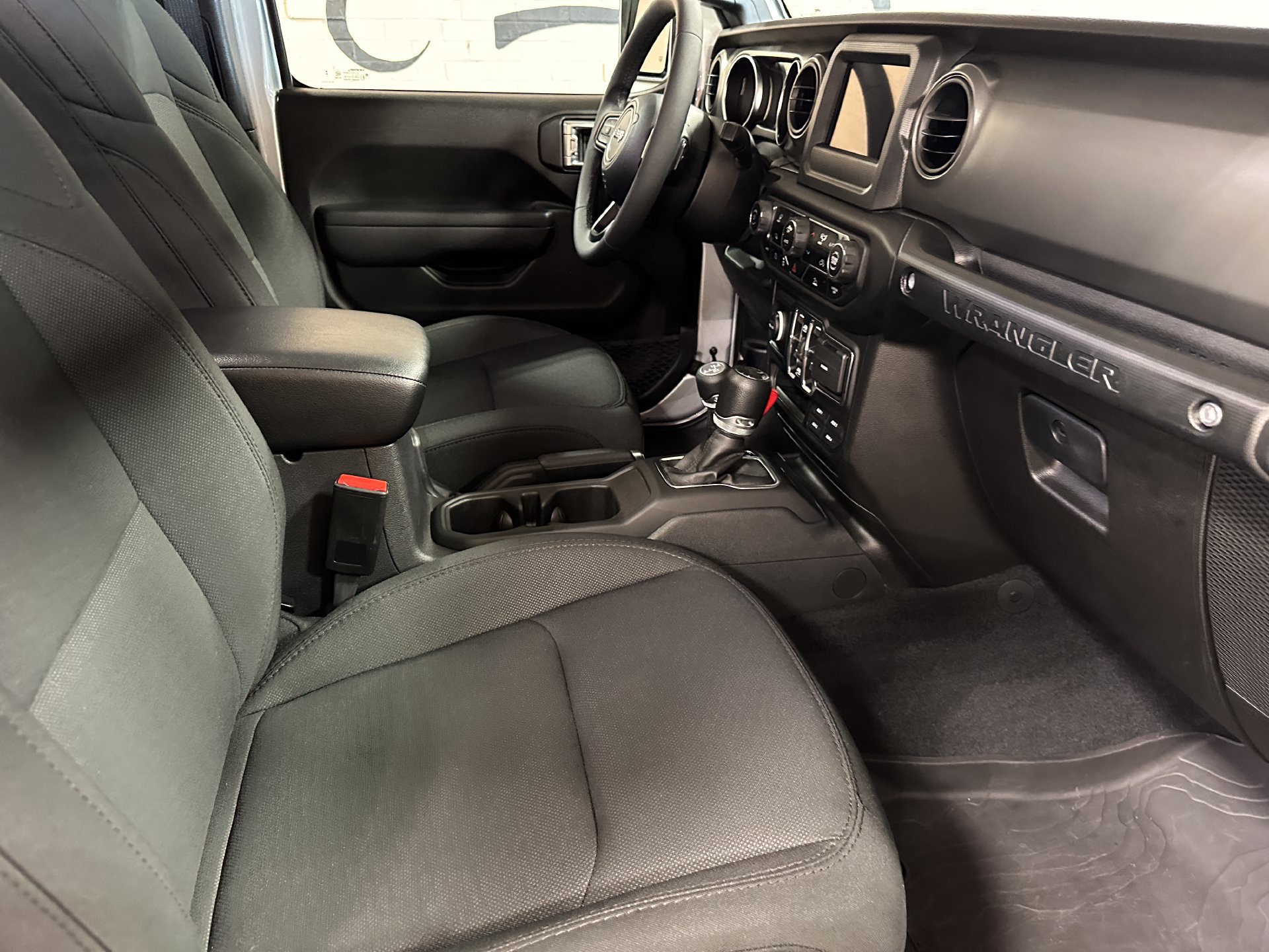 Used 2023 Jeep Wrangler Unlimited AWD/4WD image 21