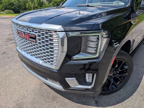 Used 2023 GMC Yukon XL Denali RWD image 13