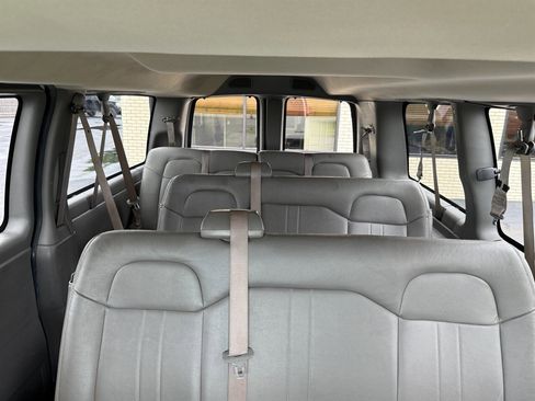 Used 2018 Chevrolet Express 2500 LS w/ Driver Convenience Package RWD image 12