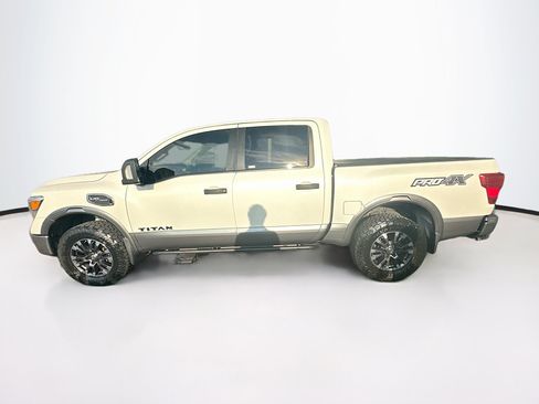 Used 2017 Nissan Titan PRO-4X w/ Pro-4x Convenience Package AWD/4WD image 4