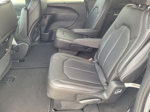 New 2026 Chrysler Pacifica Select image 11