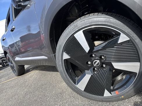 New 2025 Nissan Kicks SR image 9