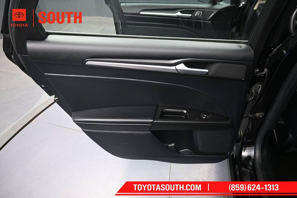 Used 2020 Ford Fusion Energi Titanium FWD image 29