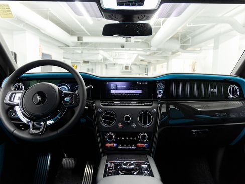 New 2026 Rolls-Royce Cullinan Black Badge image 42