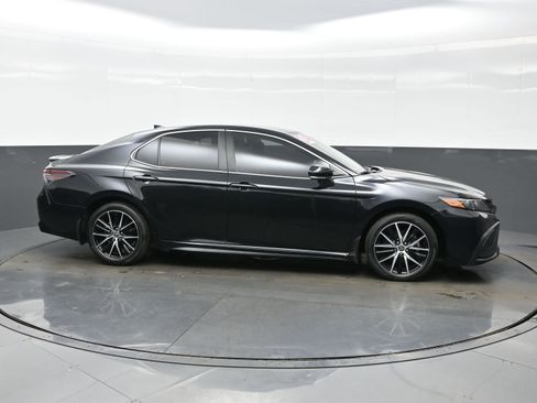 Used 2024 Toyota Camry SE FWD image 7