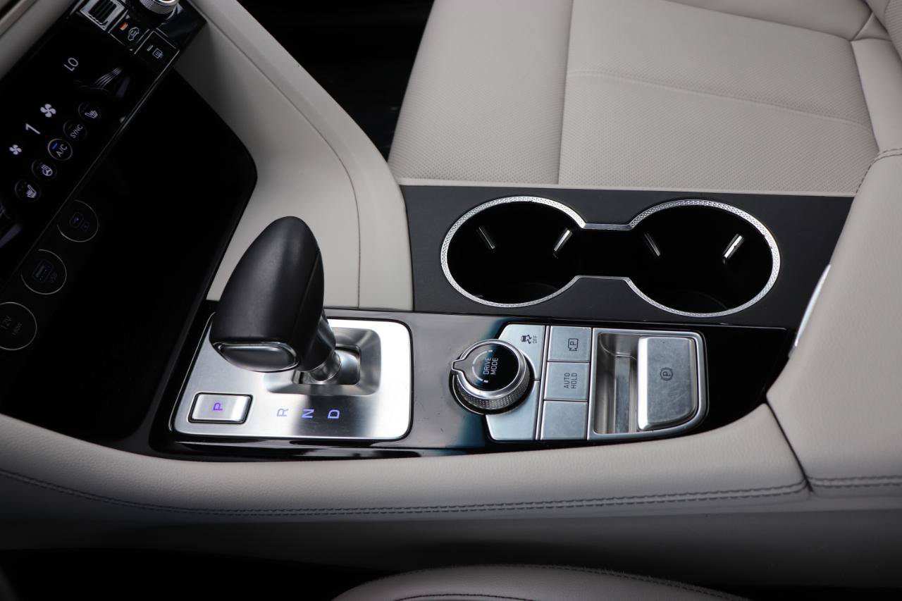Used 2025 Genesis G70 2.5T AWD/4WD image 42