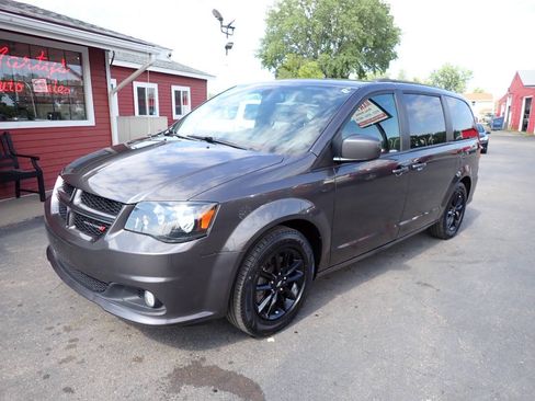 Used 2019 Dodge Grand Caravan GT FWD image 3