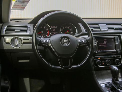 Used 2018 Volkswagen Passat 2.0T SE image 11