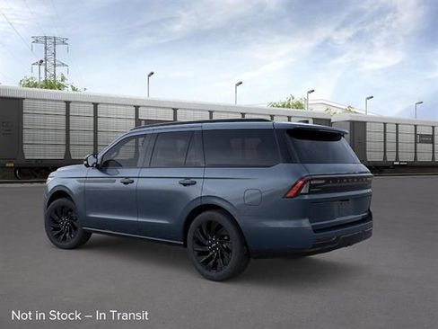 New 2026 Lincoln Navigator Reserve w/ Jet Appearance Package AWD/4WD image 4