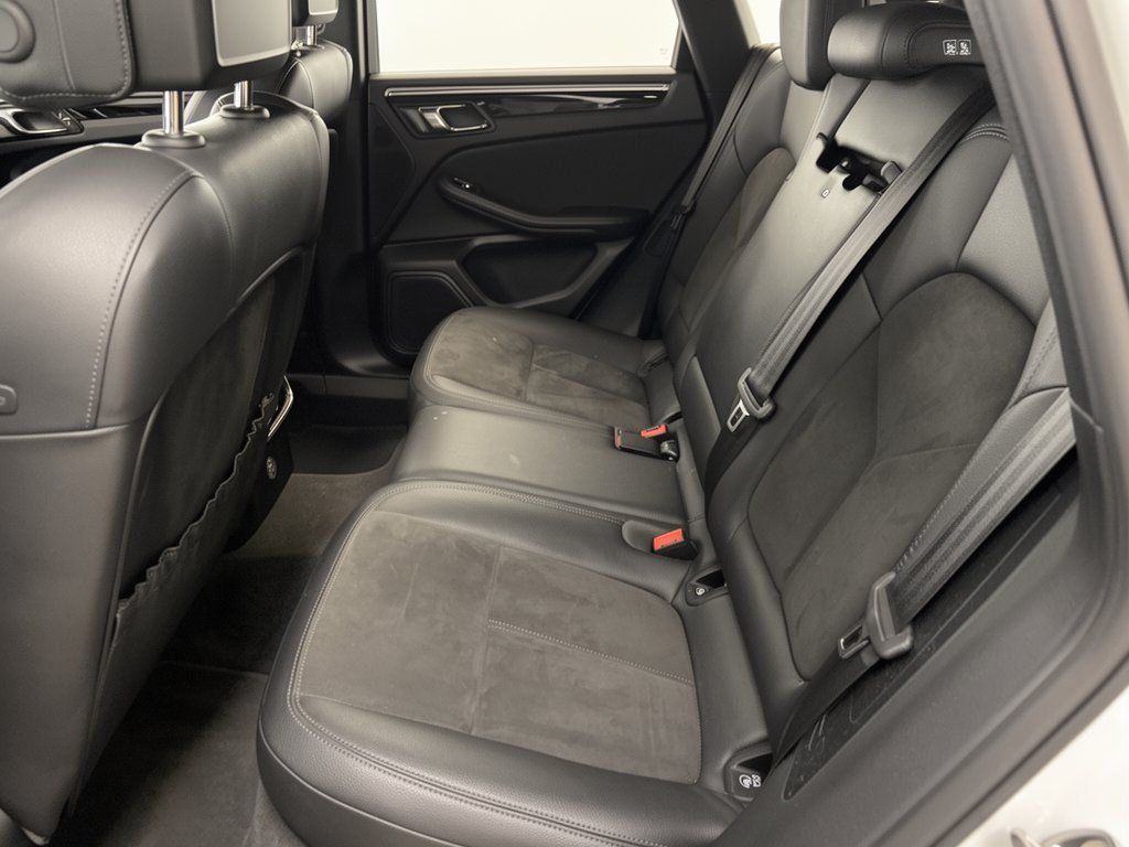 Used 2018 Porsche Macan AWD/4WD image 25