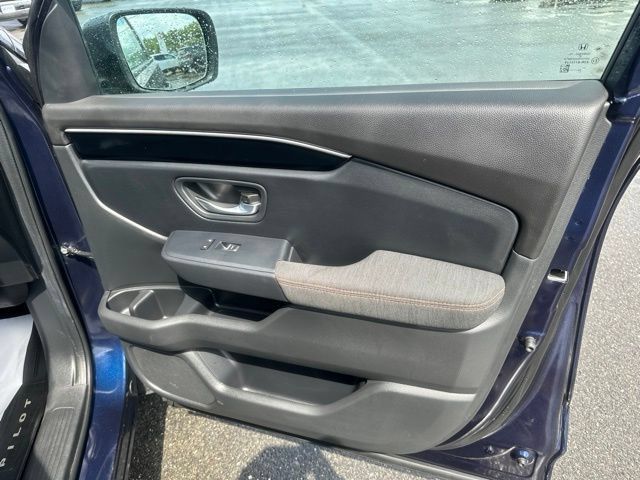 Used 2025 Honda Pilot Sport image 9