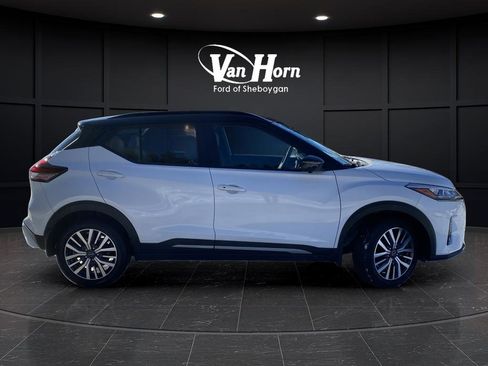 Used 2023 Nissan Kicks SR w/ SR Premium Package image 2
