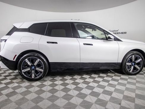 Used 2023 BMW iX xDrive50 w/ Sport Package AWD/4WD image 4
