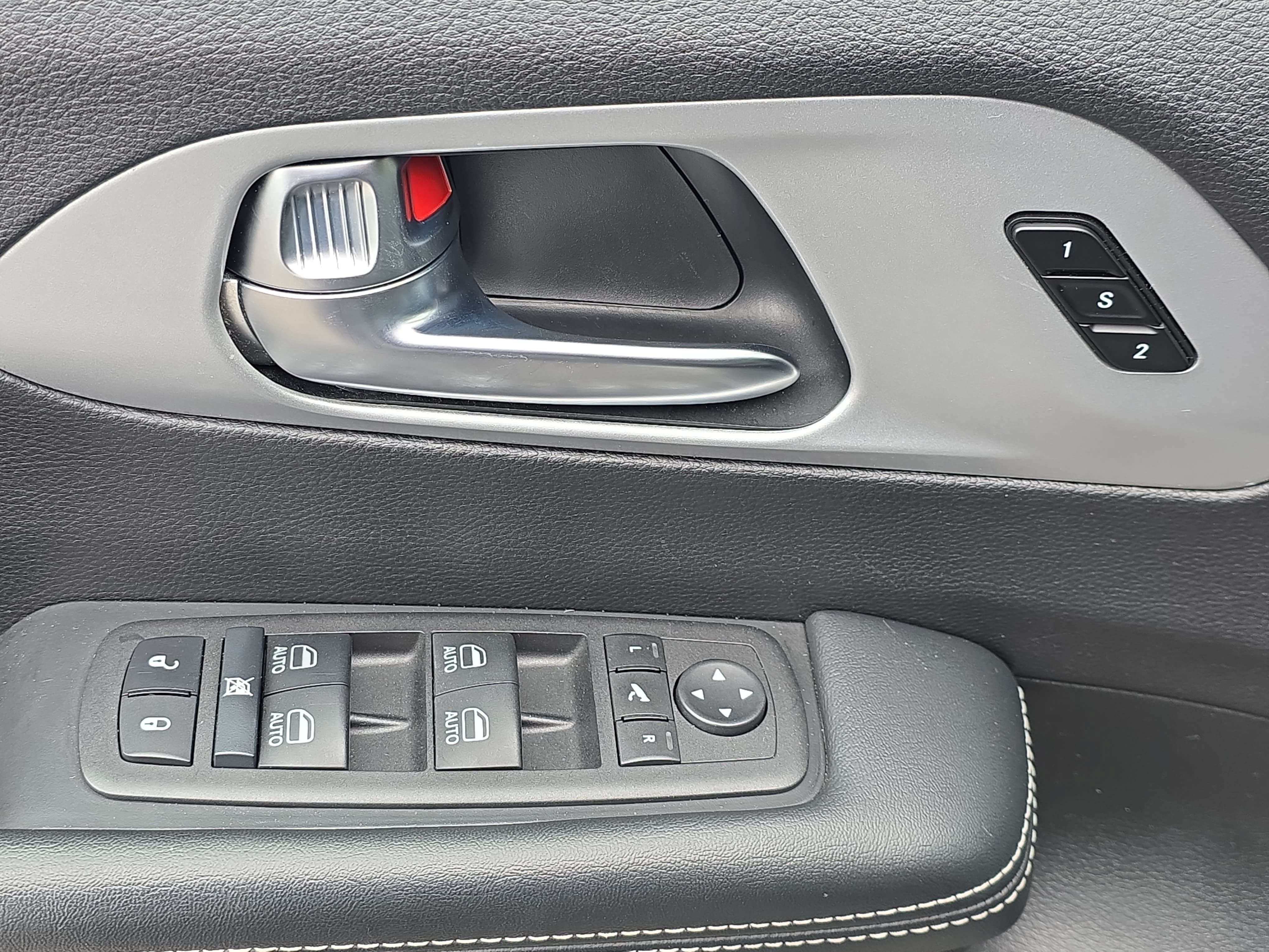 Used 2025 Chrysler Pacifica Limited FWD image 26