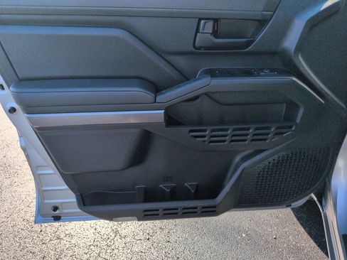 Used 2025 Toyota Tacoma SR5 AWD/4WD image 10