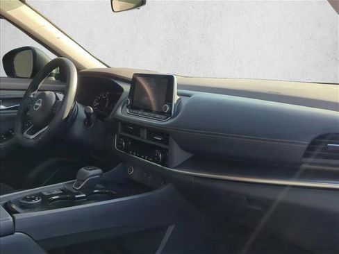 Used 2023 Nissan Rogue SV image 22