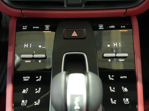 Certified 2026 Porsche Macan AWD/4WD image 21