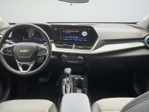 Certified 2026 Chevrolet Trax LT w/ Driver Confidence Package FWD image 12