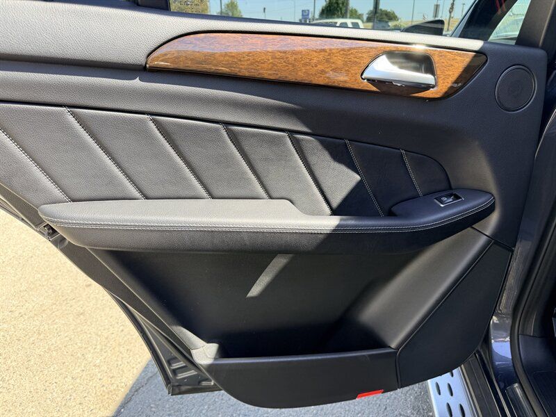 Used 2015 Mercedes-Benz GL 450 4MATIC image 23