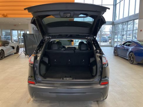 Used 2019 Jeep Cherokee Latitude Plus w/ Comfort/Convenience Group image 29