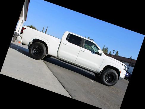 Used 2022 Nissan Frontier SV image 9