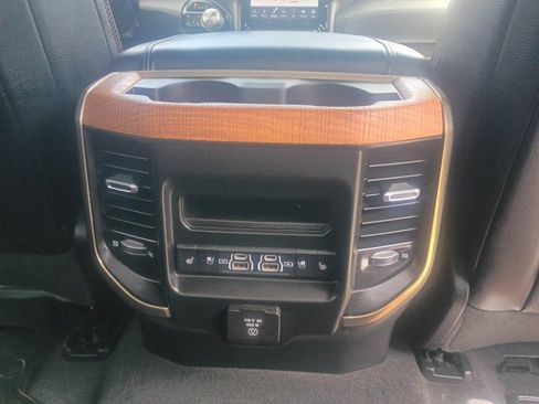 Used 2022 RAM 1500 Limited AWD/4WD image 9