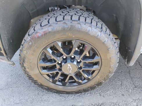 Used 2025 Chevrolet Silverado 2500 LT w/ Trail Boss Package image 9