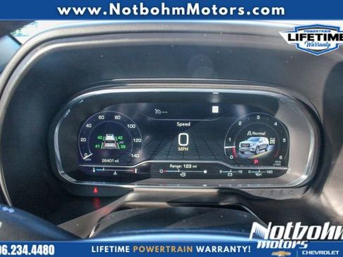 Used 2023 GMC Yukon SLT image 3
