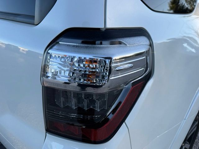 Used 2022 Toyota 4Runner Limited AWD/4WD image 14