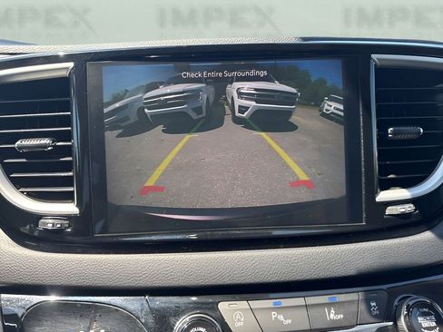 Used 2023 Chrysler Pacifica Touring-L FWD image 19