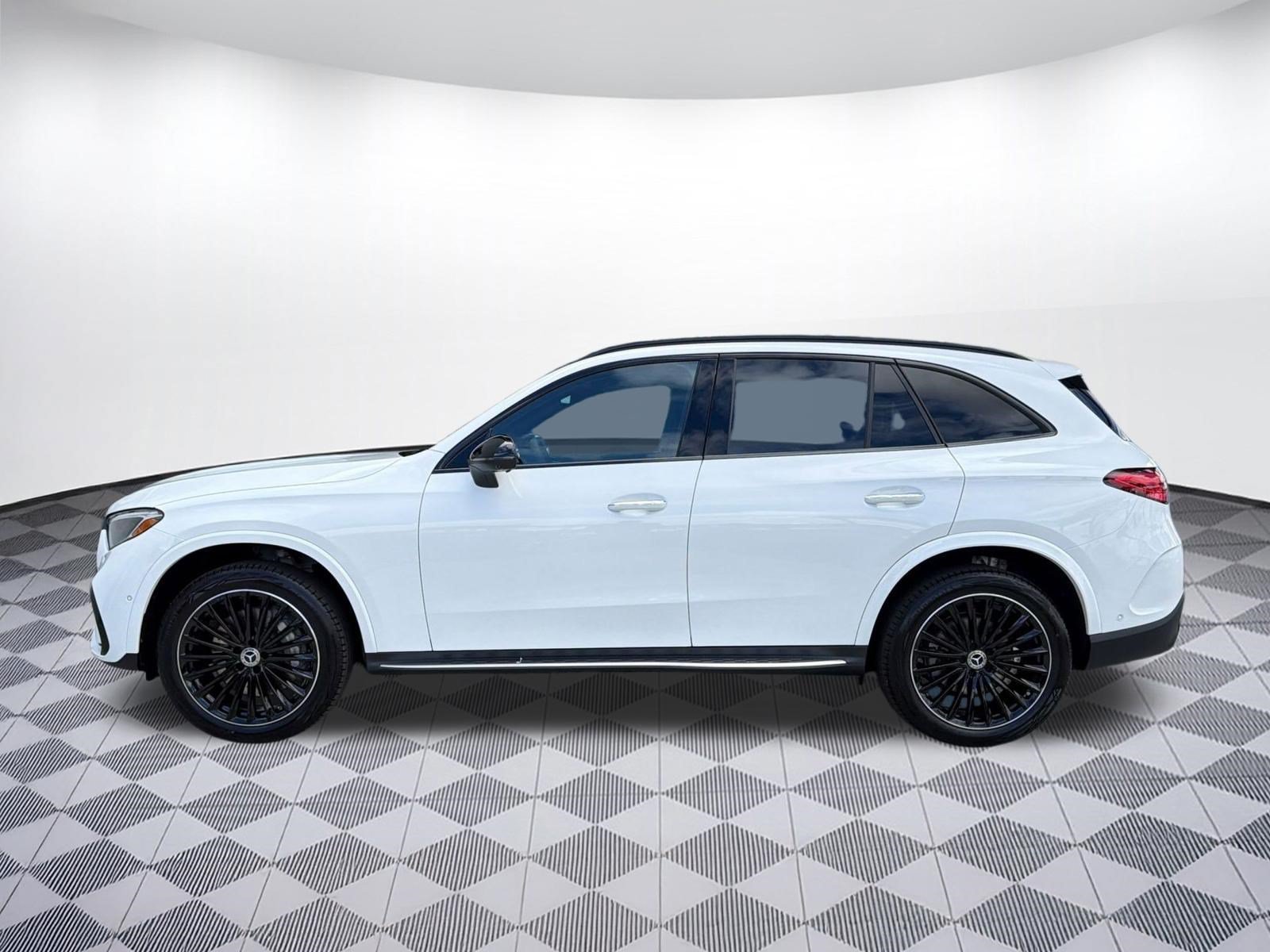 Used 2026 Mercedes-Benz GLC 300 image 2
