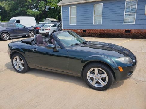 Used 2007 MAZDA MX-5 Miata Sport w/ Convenience Pkg RWD image 3